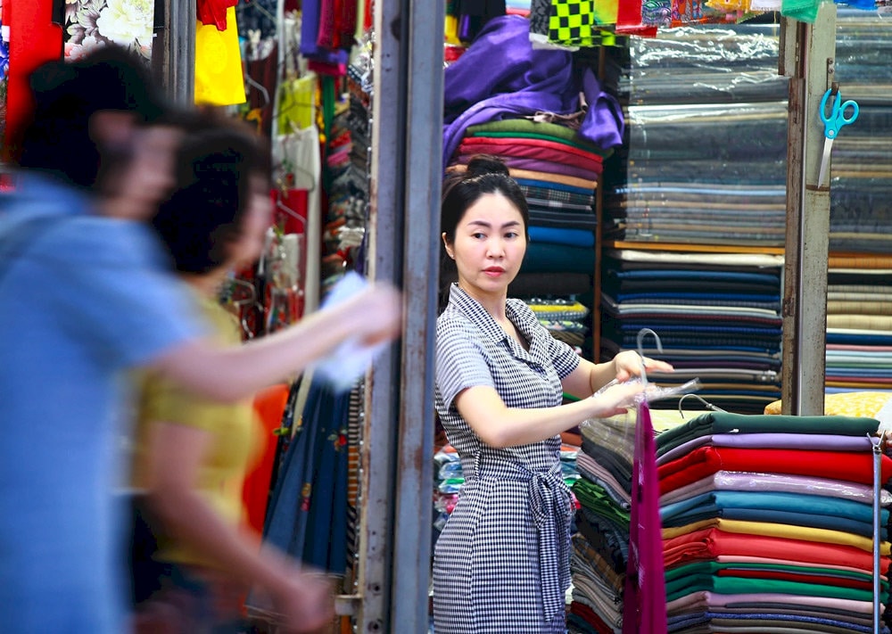 Apparel and textiles at Han Market attract shoppers with their variety, affordable prices, and on-site tailoring services